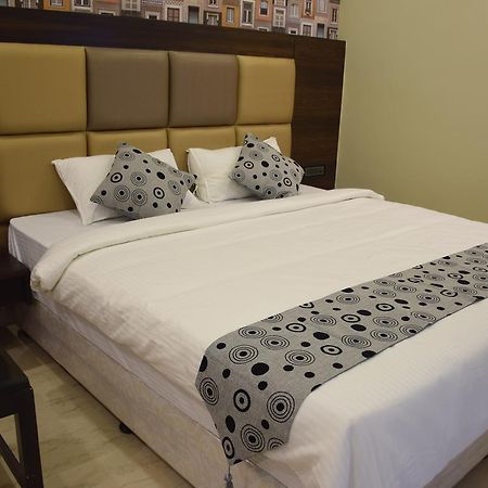 Golden Tree Hotel Puri Exterior photo